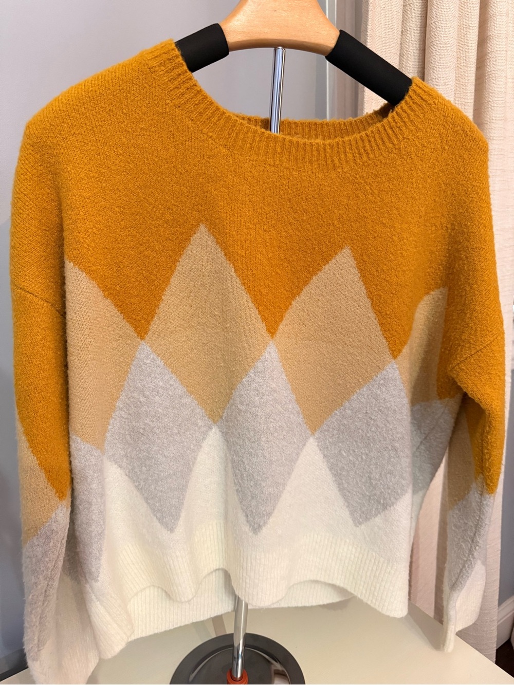 The River size medium Gold Argyle Fuzzy Knit boxy crew neck sweater